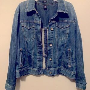 GAP Icon Denim Jacket with Washwell